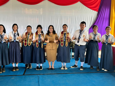 PEMBAGIAN AMPLOP KELULUSAN 