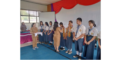 PEMBAGIAN AMPLOP KELULUSAN 